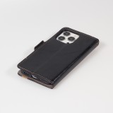 Etui cuir iPhone 16e - Flip Wallet en cuir véritable avec stripe design et compartiment à cartes - Noir