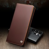 Fourre Samsung Galaxy S25 - Flip Qialino Matt Wallet cuir véritable - Brun