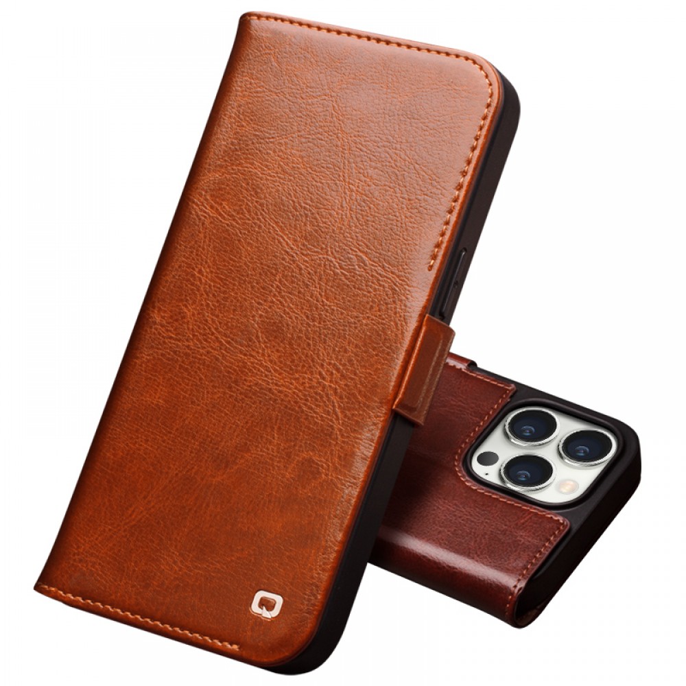 Fourre iPhone 15 Pro - Flip Qialino cuir véritable avec fermeture magnétique - Brun clair