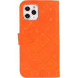 Fourre iPhone 12 / 12 Pro - Premium Flip Wallet caoutchouc motif oriental avec fermeture aimantée - Orange