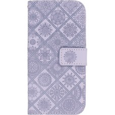 iPhone 13 Pro Case Hülle - Premium Flip Wallet Kautschuk oriental Muster mit Magnetverschluss - Hellviolett
