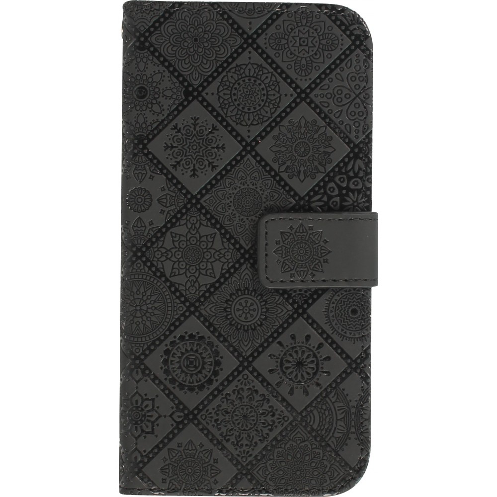 Fourre iPhone 13 - Premium Flip Wallet caoutchouc motif oriental avec fermeture aimantée - Noir