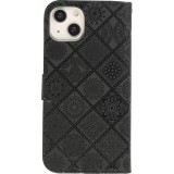 Fourre iPhone 13 - Premium Flip Wallet caoutchouc motif oriental avec fermeture aimantée - Noir