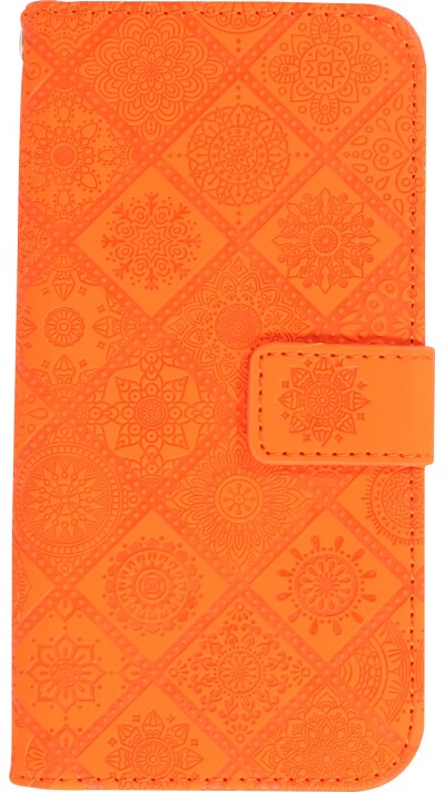 iPhone 13 Case Hülle - Premium Flip Wallet Kautschuk oriental Muster mit Magnetverschluss - Orange