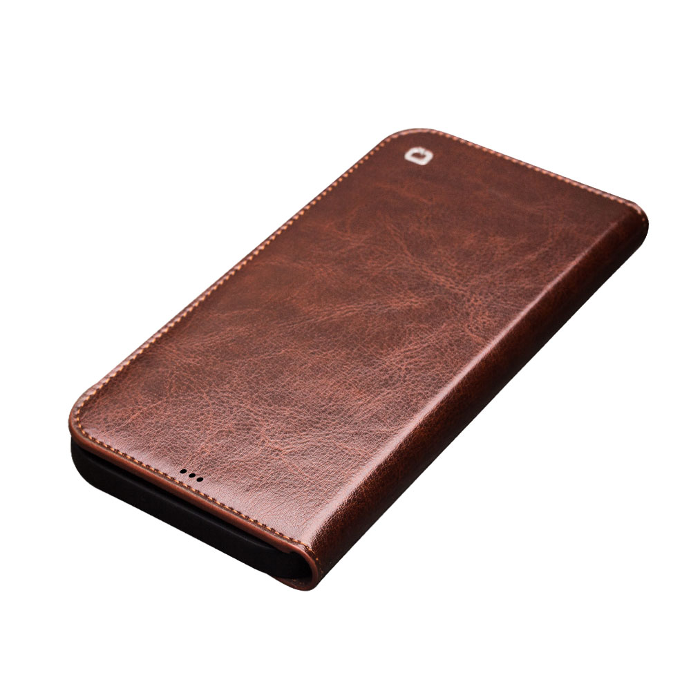 Fourre iPhone 15 Pro - Flip Qialino cuir véritable - Brun