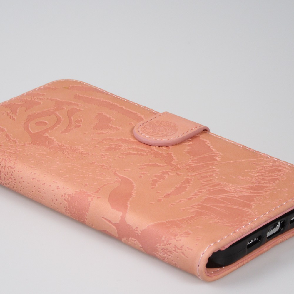 Fourre iPhone 15 - Flip 3D en similicuir Oeil du tigre - Rose