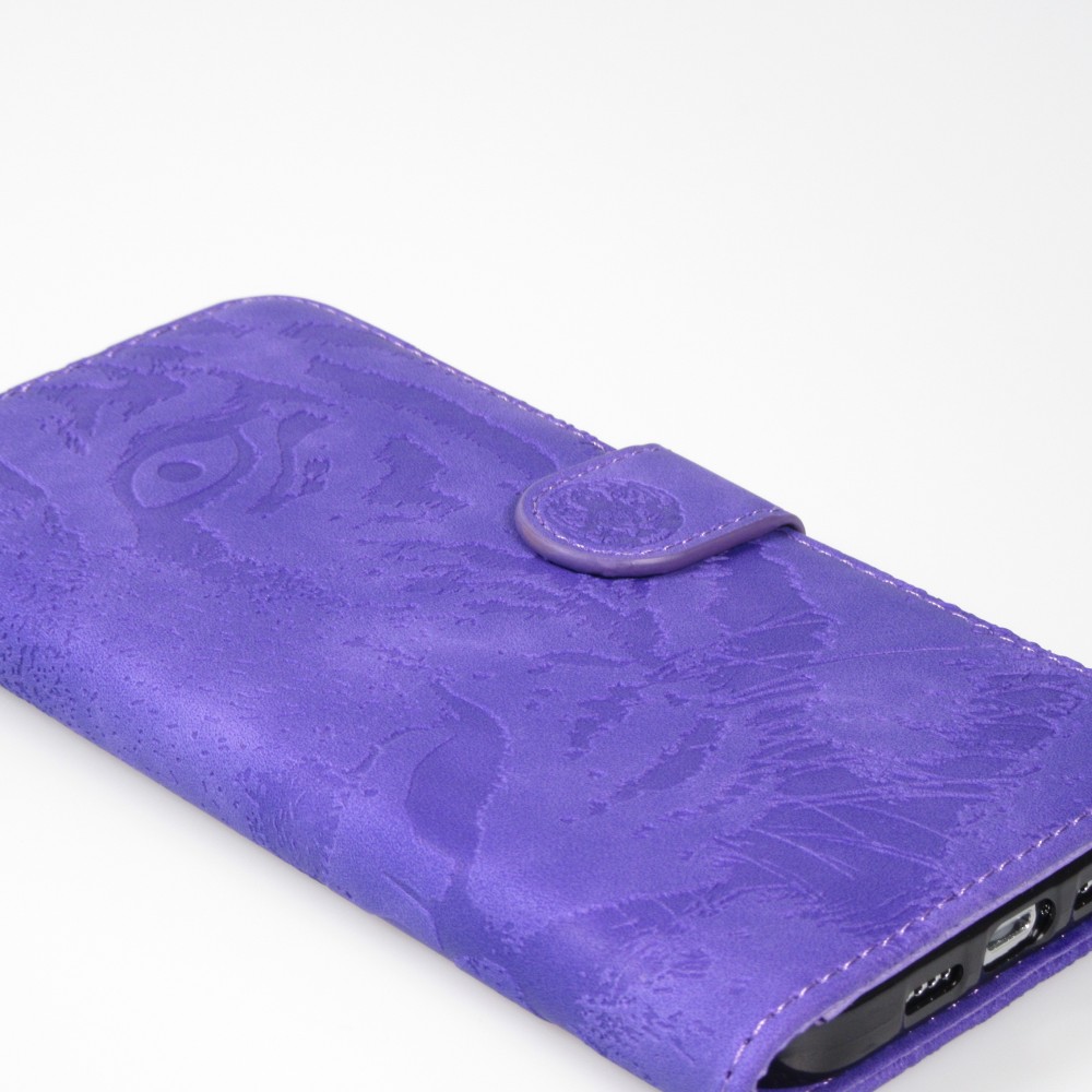 iPhone 15 Pro Max Case Hülle - 3D Flip Kunstleder Auge des Tigers - Violett