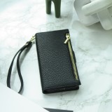 iPhone 15 Case Hülle - Flip Wallet aus veganem Leder mit Brieftasche und Magnetverschluss - Schwarz