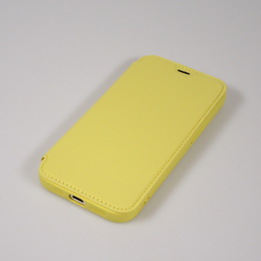 iPhone 15 Pro Max Case H&uuml;lle - Flip weiches Silikon mit matt glatter Oberfl&auml;che - Gelb