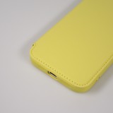 iPhone 15 Pro Max Case H&uuml;lle - Flip weiches Silikon mit matt glatter Oberfl&auml;che - Gelb