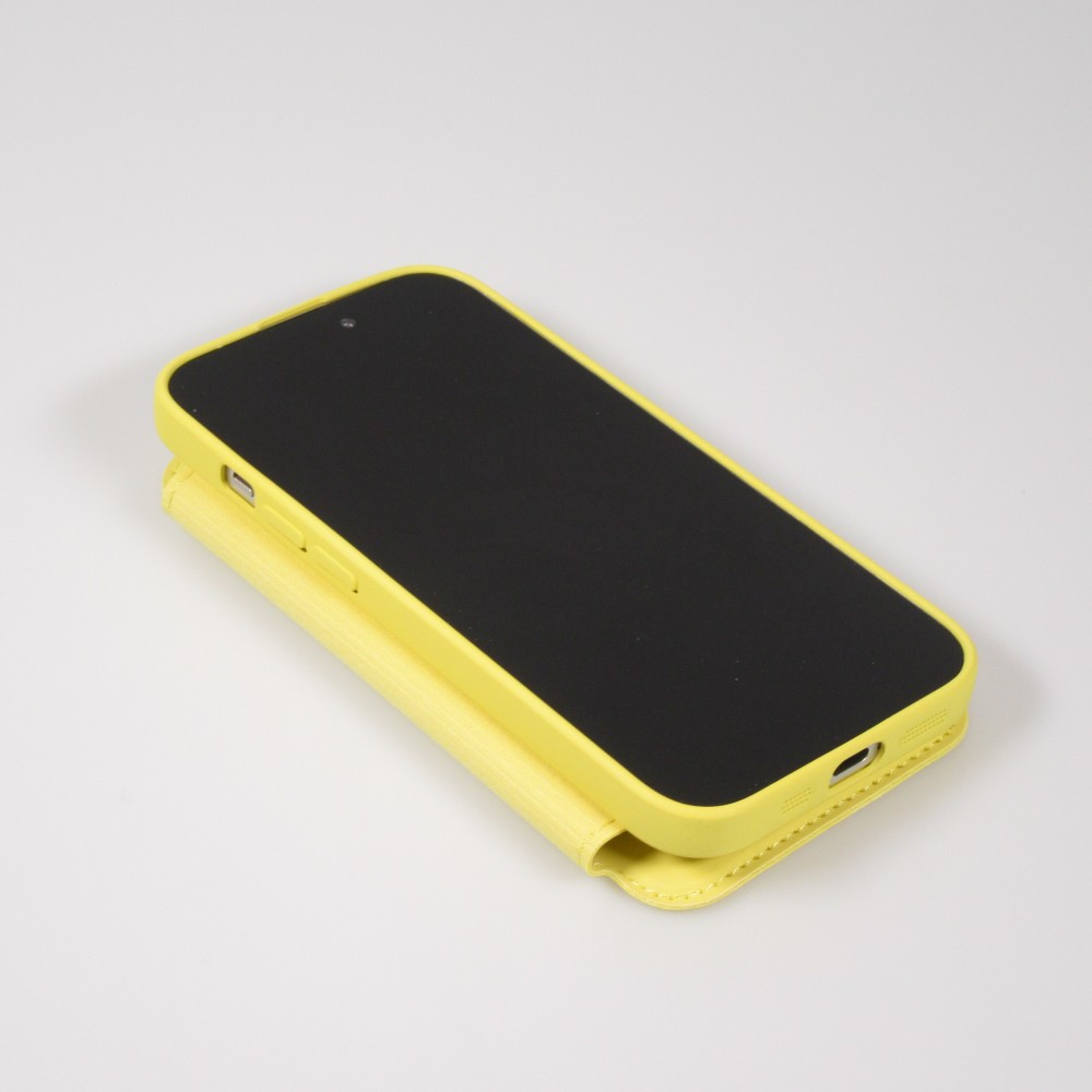 iPhone 15 Pro Max Case H&uuml;lle - Flip weiches Silikon mit matt glatter Oberfl&auml;che - Gelb