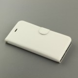 Fourre iPhone 16e - Premium Flip cuir lisse porte-cartes - Blanc