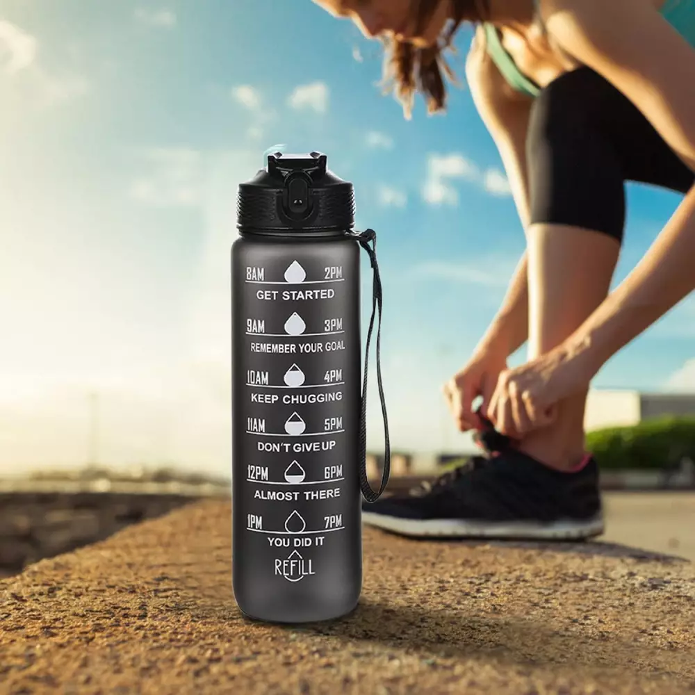 Grosse Wasserflasche 1000ml Stay Hydrated mit Drink-Motivation und Sicherheitsverschluss - Schwarz