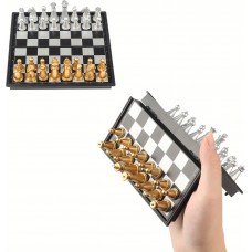 Mini jeu d'échecs magnétique pliable portable (12 cm) idéal pour les voyages avec pièces dorées et argentées