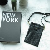 Portefeuille elégante universel pour smartphone luxueux en look cuir de crocodile avec lanière de cou - Noir