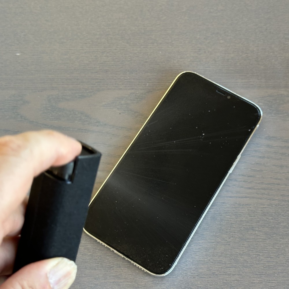 Reinigungsspray für Smartphone-Displays 2-in-1 mit integriertem Mikrofasertuch - PhoneLook - Schwarz