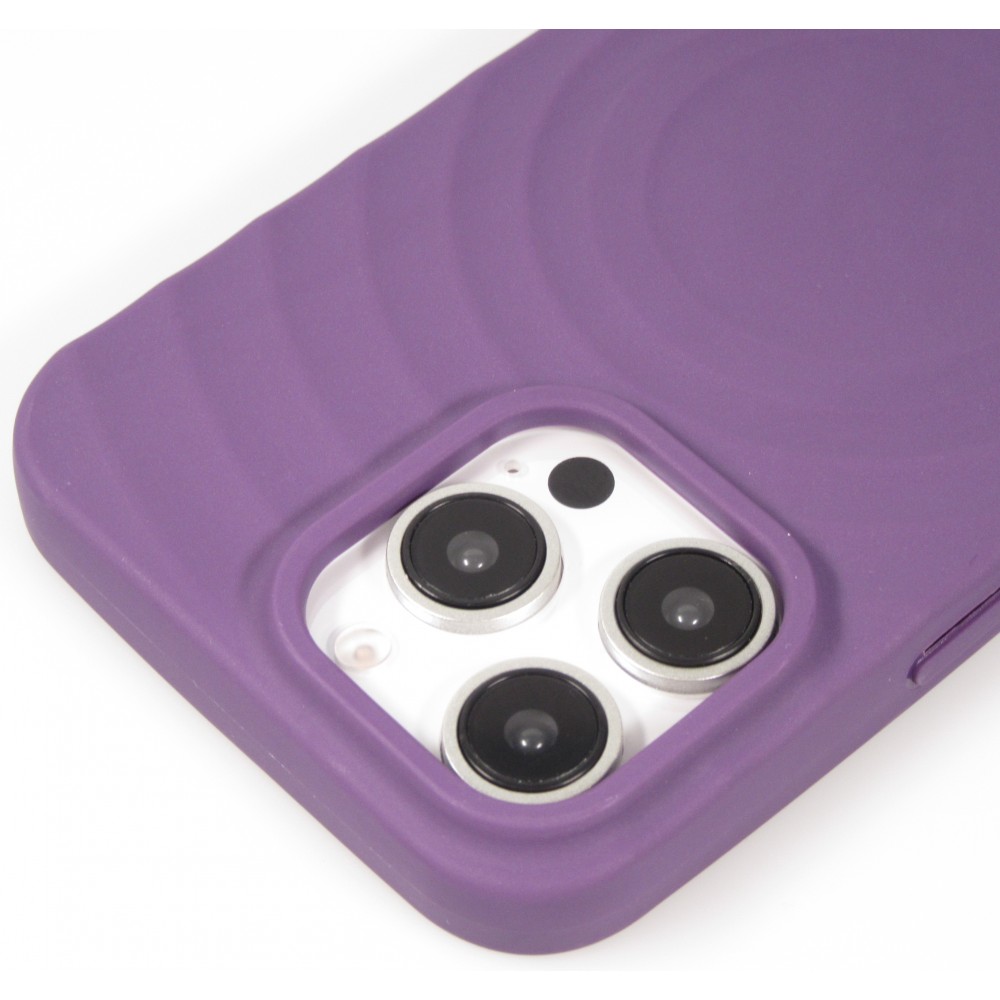 iPhone 16 Pro Max Case H&uuml;lle - Silikon Soft Touch MagSafe mit Wellen und Handschlauf - Violett