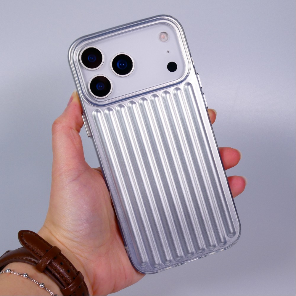 iPhone 17 Pro Case H&uuml;lle - Weiches Material mit 3D-Rillen Stylisch & lichtreflektierend - Silber