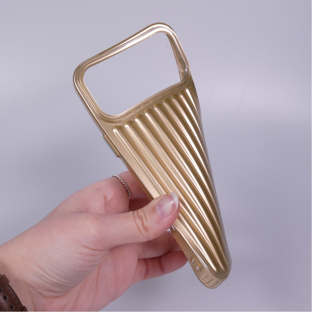 iPhone 17 Pro Case H&uuml;lle - Weiches Material mit 3D-Rillen Stylisch & lichtreflektierend - Gold