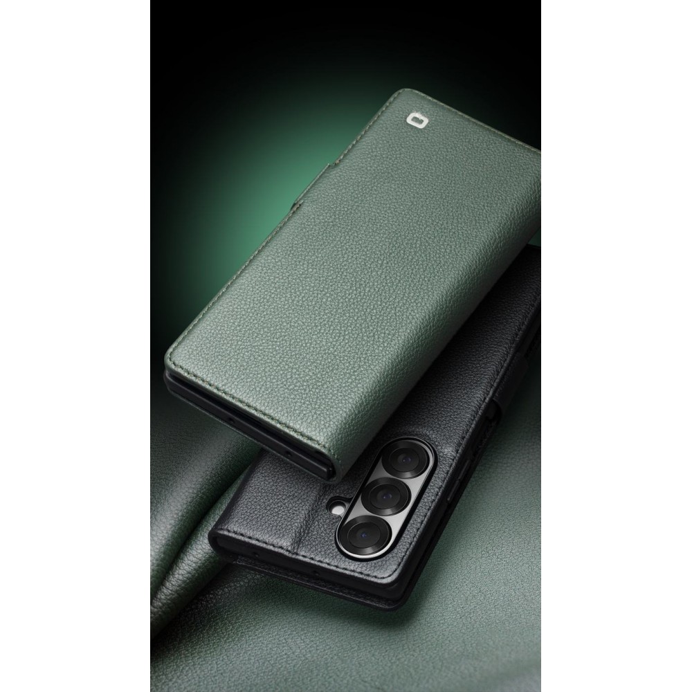 Coque Samsung Galaxy Z Fold7 - Flip Qialino Full grain Wallet cuir v&eacute;ritable mat avec fermeture magn&eacute;tique - Vert