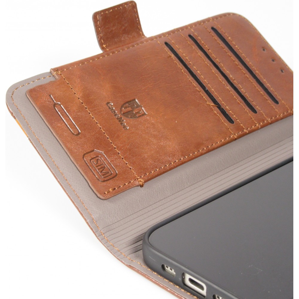 Etui cuir iPhone 17 Air - Flip Wallet en cuir véritable avec stripe design et compartiment à cartes - Brun foncé