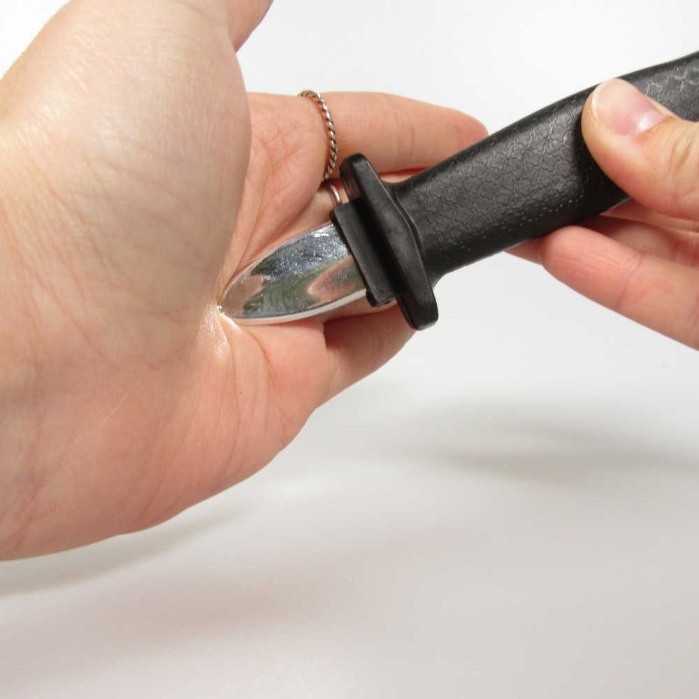 Faux couteau rétractable jouet pour effrayer - Noir