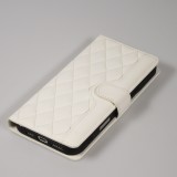 Fourre iPhone 16 Pro - Flip matelassé élégant avec fermeture magnétique et lanière et emplacements pour cartes - Blanc
