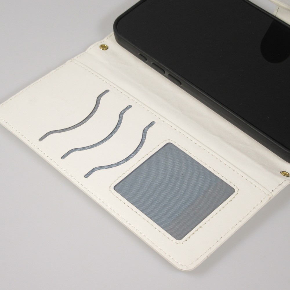 Fourre iPhone 16 Pro - Flip matelassé élégant avec fermeture magnétique et lanière et emplacements pour cartes - Blanc