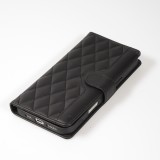 Fourre iPhone 16 Pro - Flip matelassé élégant avec fermeture magnétique et lanière et emplacements pour cartes - Noir