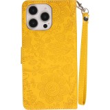iPhone 16 Pro Case H&uuml;lle - Flip Kartenetui Blumenmuster mit Lanyard - Gelb