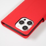 Fourre iPhone 16 Pro Max - Flip matelass&eacute; &eacute;l&eacute;gant avec fermeture magn&eacute;tique et lani&egrave;re et emplacements pour cartes - Rouge