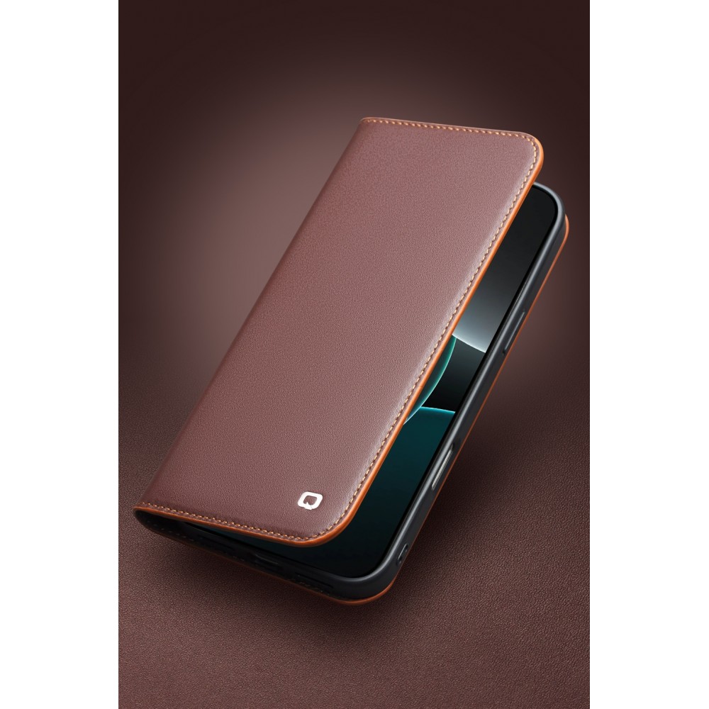 Fourre iPhone 17 Pro Max - Flip Qialino Matt Wallet cuir véritable - Noir