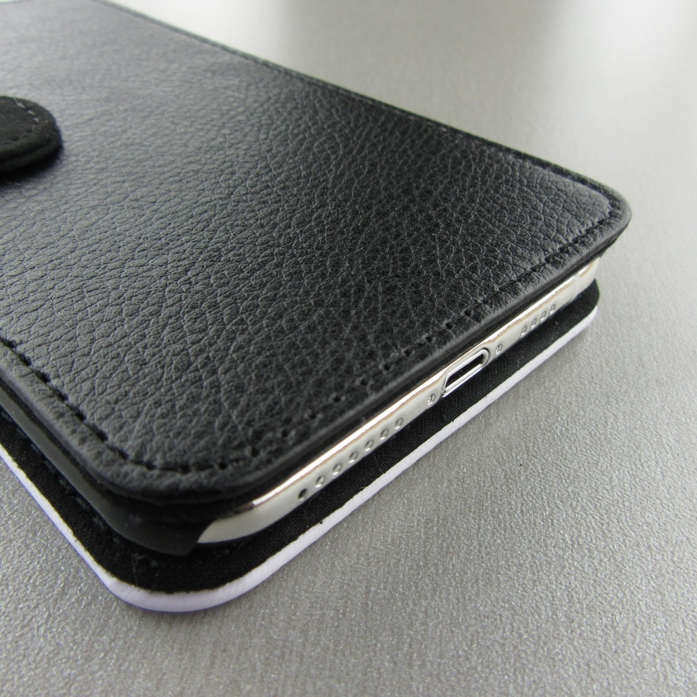 Coque iPhone 11 - Wallet noir 100% unique générée par intelligence artificielle (AI) avec vos idées