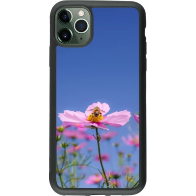 Coque iPhone 11 Pro Max - Silicone rigide noir Bee on a flower Spring 2026