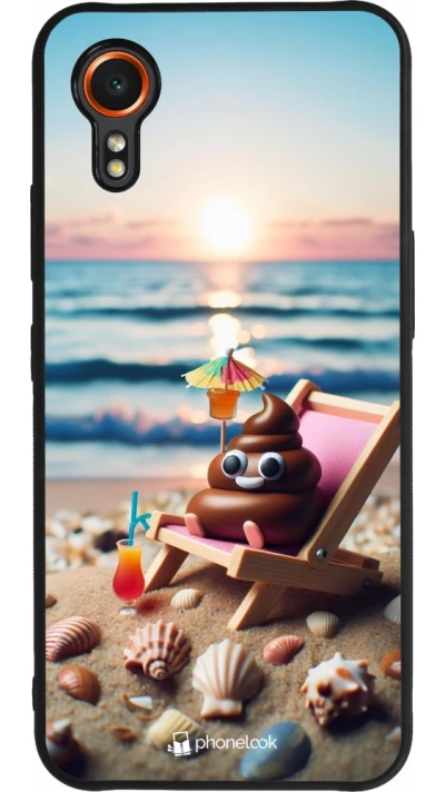 Samsung Galaxy XCover 7 Case Hülle - Silikon schwarz Kackhaufen Emoji auf Liegestuhl