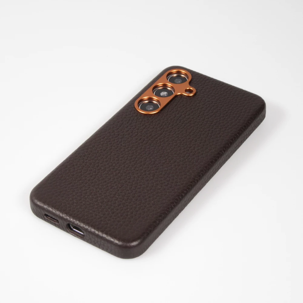 Coque Samsung Galaxy S24 - Cuir de veau luxe grain&eacute; int&eacute;gral avec boutons m&eacute;talliques et MagSafe - Brun fonc&eacute;