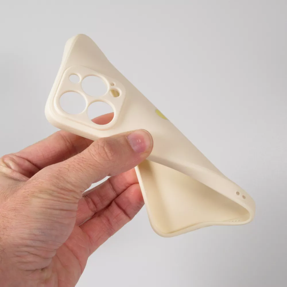 Coque iPhone 14 Pro - Silicone Mat Coeur doré - Beige