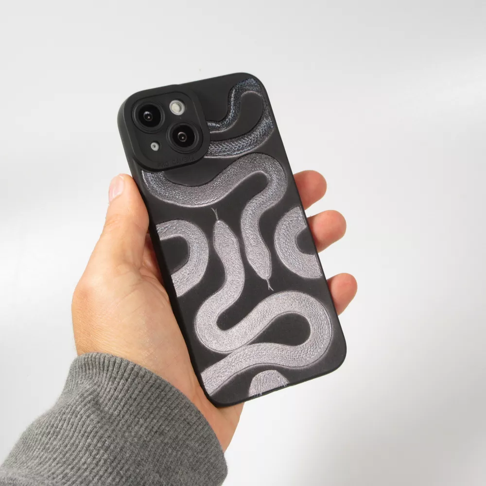 iPhone 14 Case Hülle - Weiches Silikongel mit Kameraschutz - Zwei Schlangen - Schwarz