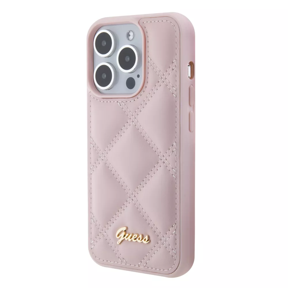 Coque iPhone 15 Pro Max - Guess similicuir molletonné en carreaux et logo doré métallique en relief - Rose clair