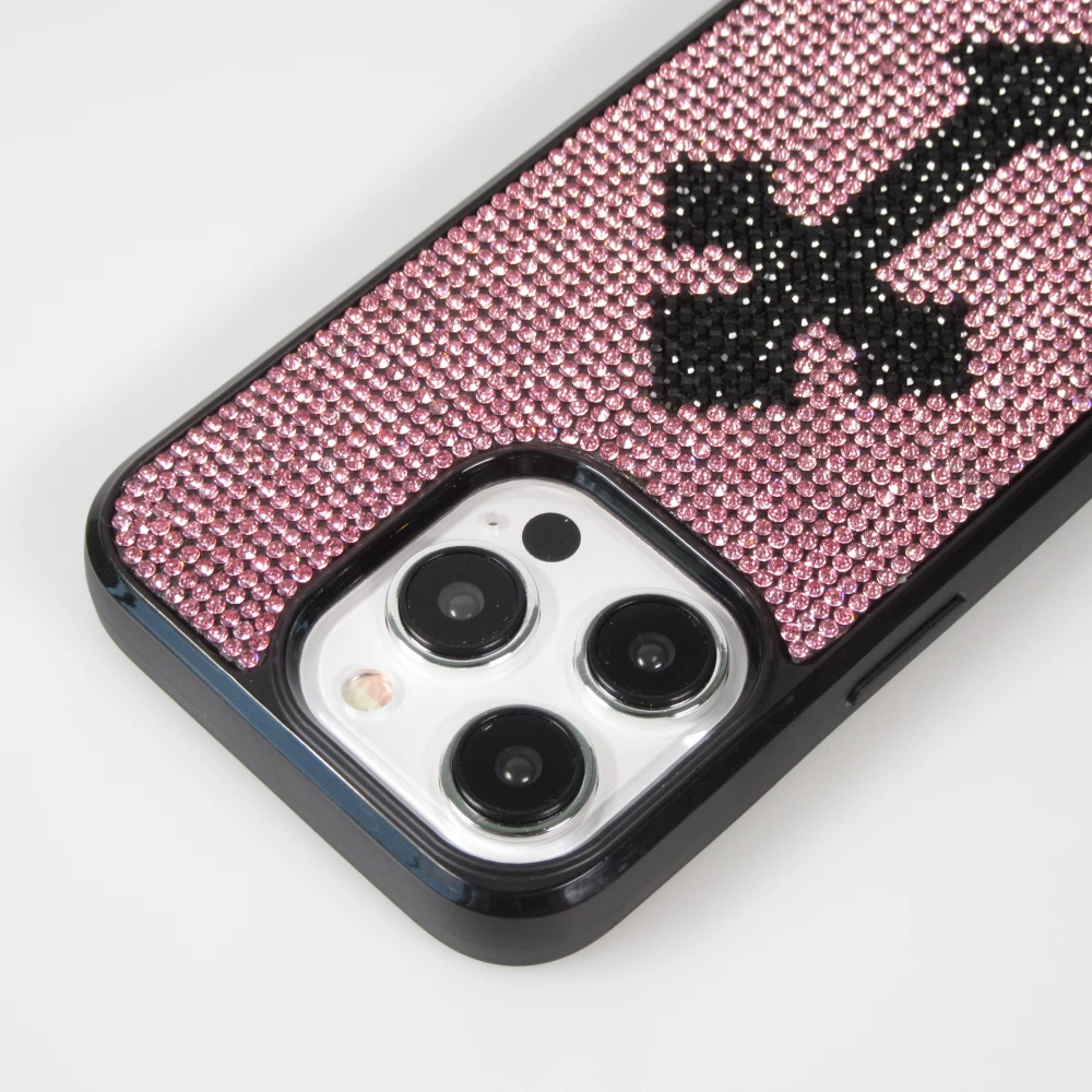 Coque iPhone 15 Pro - Silicone souple paillet&eacute; avec gemmes Gothic Cross - Violet