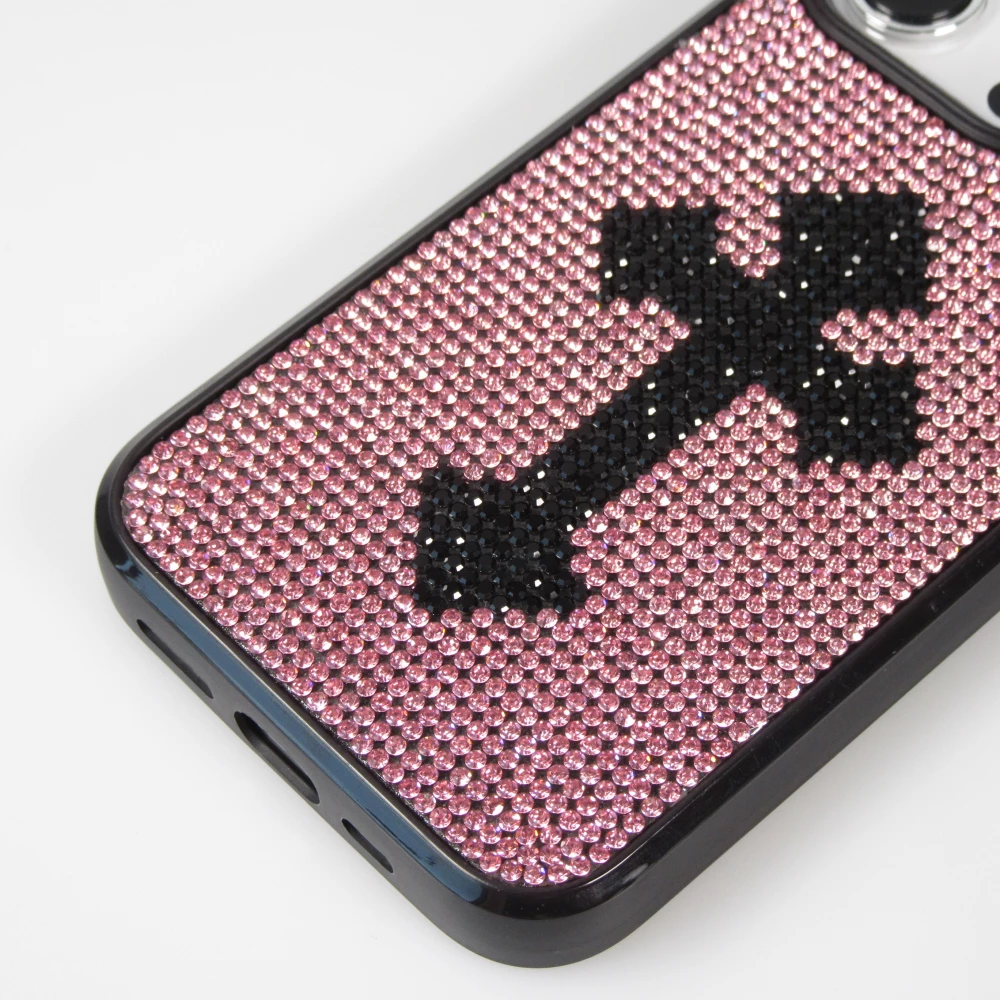 Coque iPhone 15 Pro - Silicone souple paillet&eacute; avec gemmes Gothic Cross - Violet