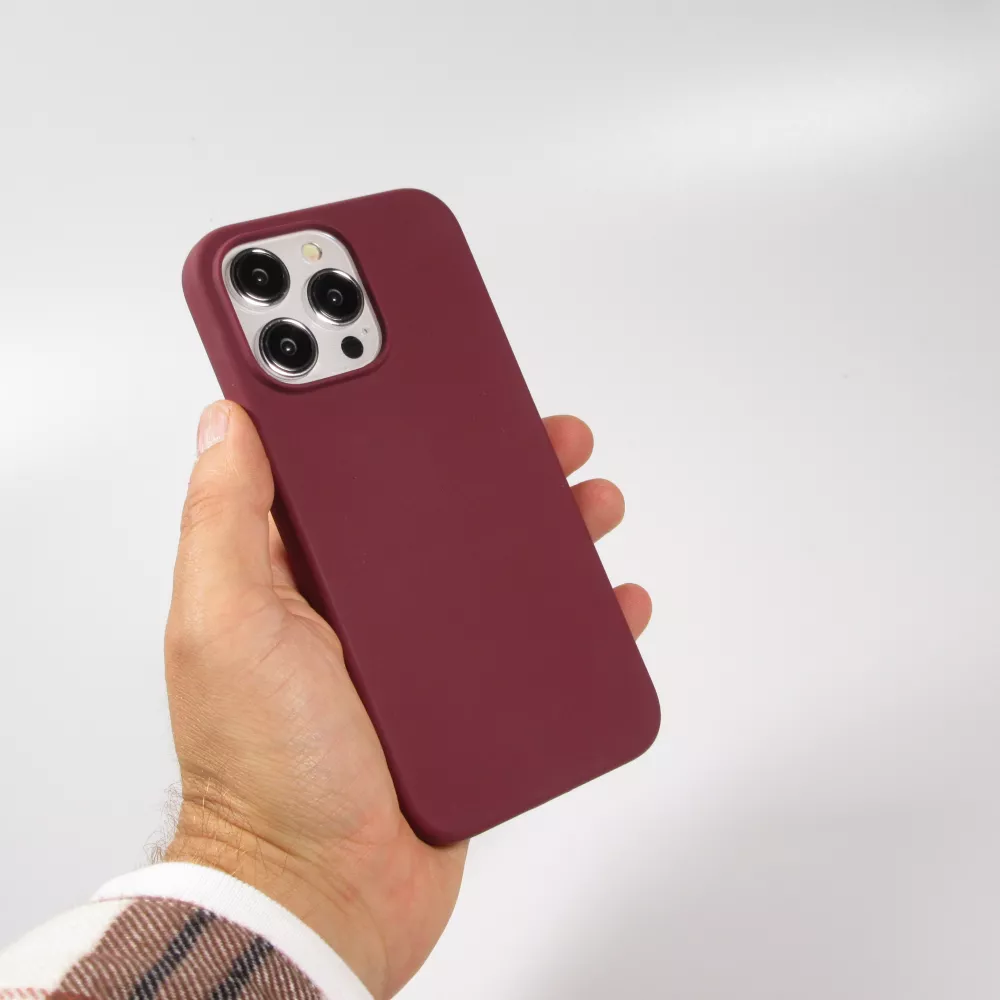 Coque iPhone 15 Pro - Soft Touch - Bordeaux
