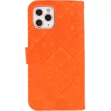 Fourre iPhone 12 / 12 Pro - Premium Flip Wallet caoutchouc motif oriental avec fermeture aimantée - Orange