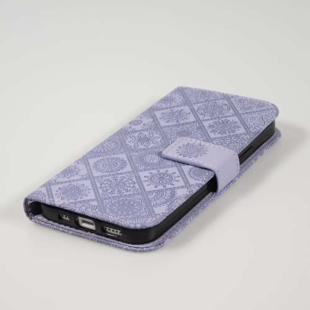 Fourre iPhone 12 / 12 Pro - Premium Flip Wallet caoutchouc motif oriental avec fermeture aimantée - Violet clair