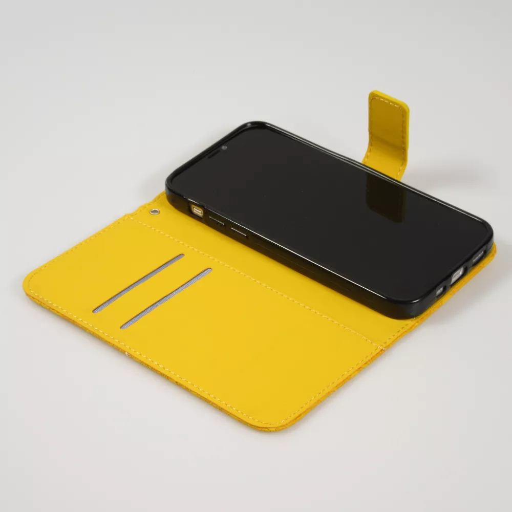 iPhone 13 Case Hülle - Premium Flip Wallet Kautschuk oriental Muster mit Magnetverschluss - Gelb