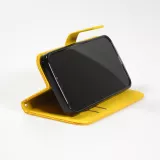 iPhone 13 Case Hülle - Premium Flip Wallet Kautschuk oriental Muster mit Magnetverschluss - Gelb