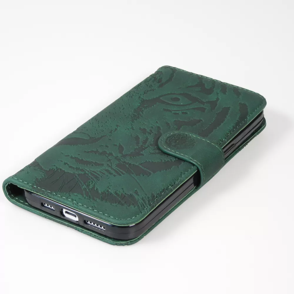 Fourre iPhone 15 Plus - Flip 3D en similicuir Oeil du tigre - Vert