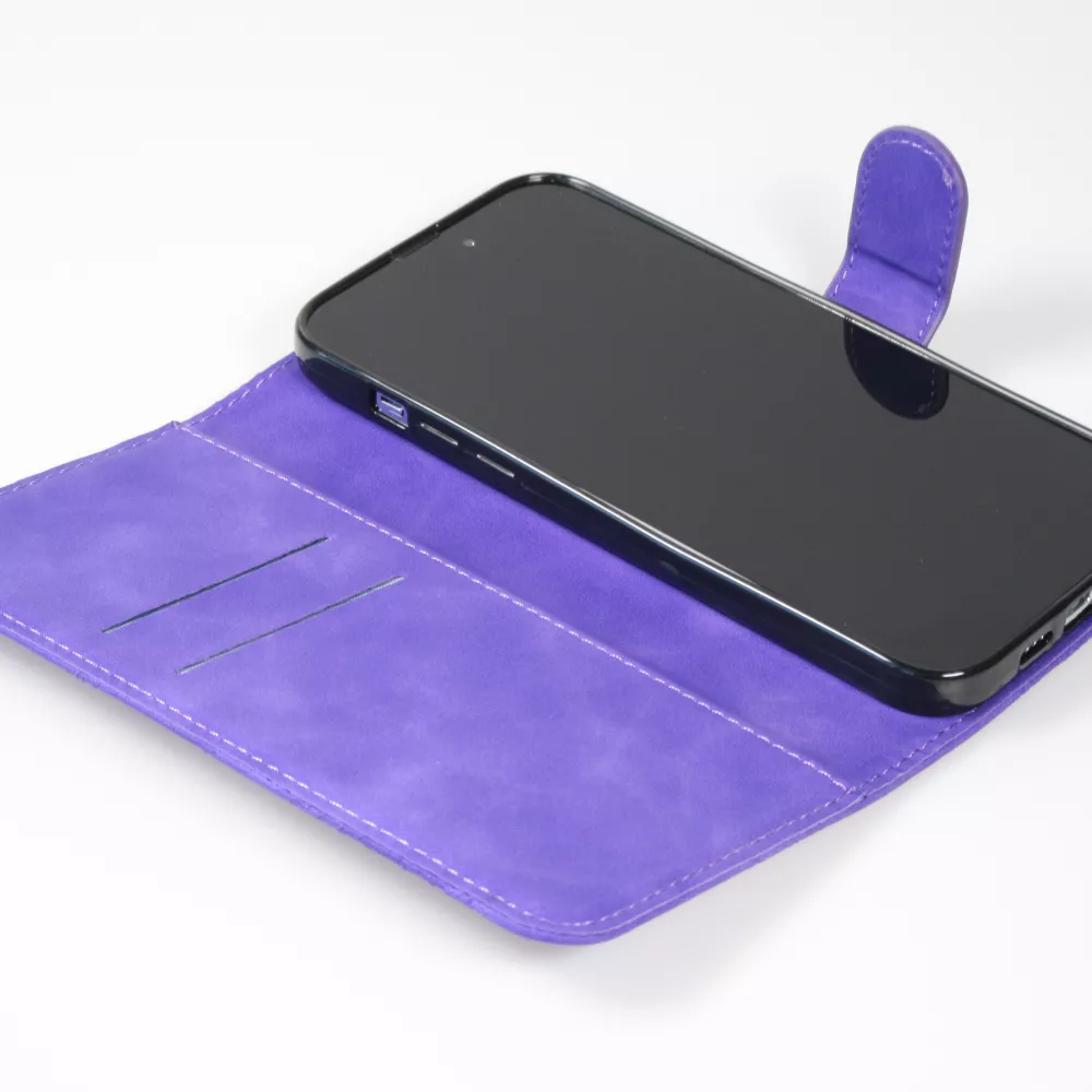 Fourre iPhone 15 - Flip 3D en similicuir Oeil du tigre - Violet