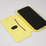 Fourre iPhone 15 Pro Max - Flip silicone souple avec surface lisse et mate - Jaune