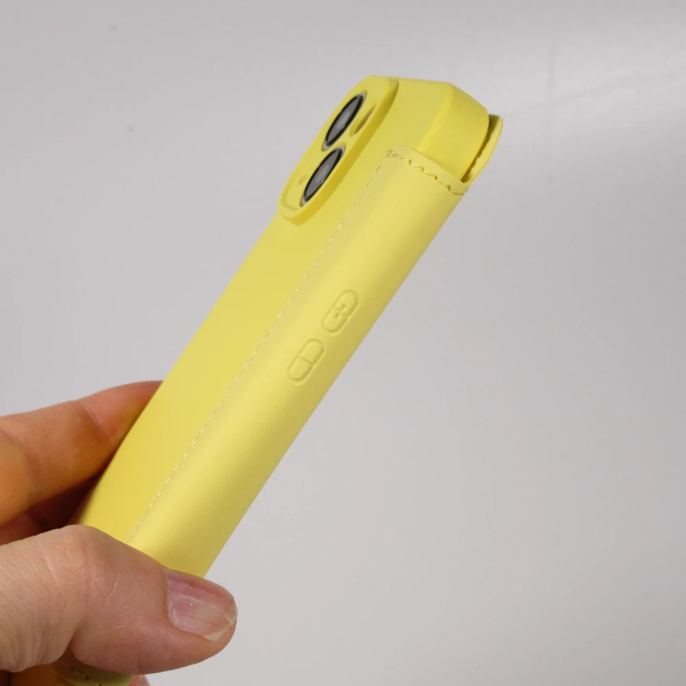 Fourre iPhone 15 Pro Max - Flip silicone souple avec surface lisse et mate - Jaune